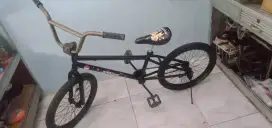 Sepeda BMX ukuran 20 SDH cat ulang