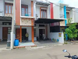 di jual 1 unit secondary townhouse di kranggan letak strategis