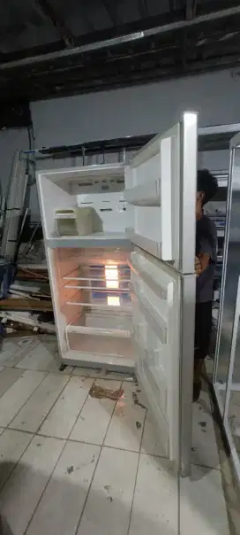 kulkas hitachi jumbo dijamin bagus dan normal semua