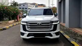 Toyota Land Cruiser LC300 VXR VX-R TSS Diesel AT Putih 2023 km1rb