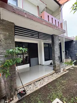 Rumah 2 Lantai Permata Jingga suhat