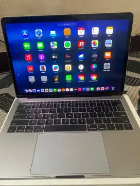 Laptop APEL MACBOOK PRO 13 Tahun 2017 retina display