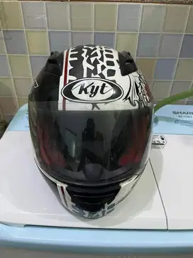 Helm bekas KYT Full Face