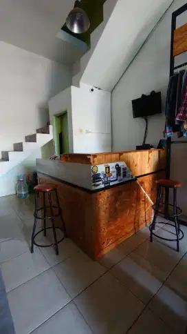 Meja kasir toko