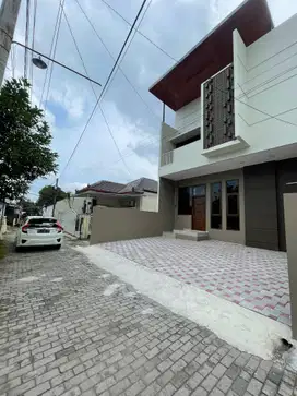 Rumah murah Condongcatur 2 lantai, akses jalan masuk 2 mobil papasan