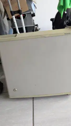 Kulkas mini Panasonic