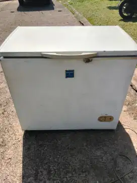 Freezer box Sharp 200 liter beku normal