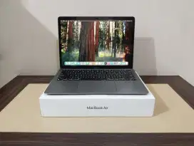 MacBook Air Mid 2020
Prosesor Keping Apple M1
MacOS Sequoia