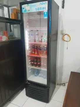 SHOWCASE / DISPLAY COOLER / Lemari Pendingin Minuman Merk AQUA