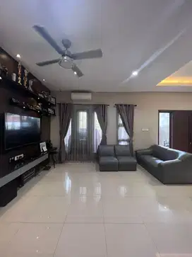 Dijual Rumah 2 1/2  Lt siap huni di Cluster Banjar Wijaya  Cipondoh