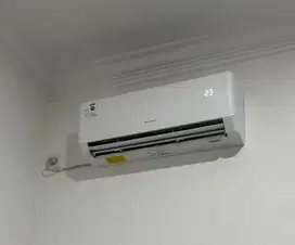 AC Merk Gree lengkap dengan remote.
