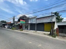 Ruko dua lantai jalur ramai