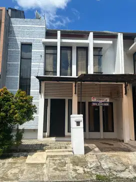 Rumah Disewakan di Emerald Terrace, Bintaro Jaya. eni
