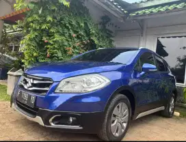 SUZUKI SX4 S Cross 2017 Matic. Warna Biru