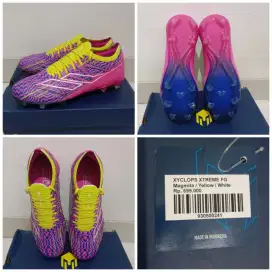 Sepatu Bola Mills Xyclops Extreme