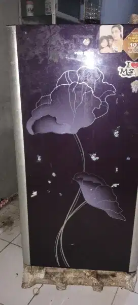 Kulkas/lemari es 1 pintu masih sangat bagus