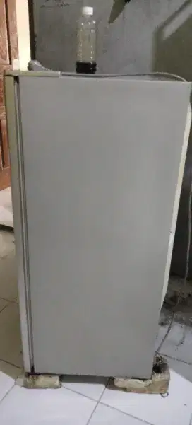 Kulkas/lemari es 1 pintu masih sangat bagus