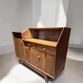 Buffet Robot
jati tua
era 1970an
P115cm  L37cm T85cm