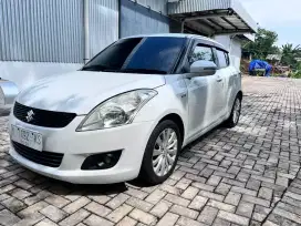 Dijual Suzuki Swift AT th 2012