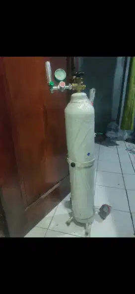 Dijual tabung oksigen 2m3 sudah lengkap dengan regulatornya