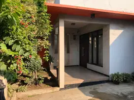 Rumah 4 KT Luas di Solokan Jeruk Dekat Wisata Villa Kancil