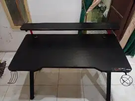 Dijual meja gaming /Belajar informa
