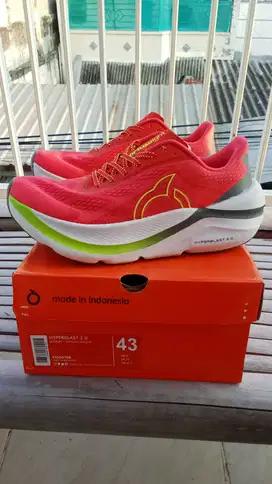 Ortuseight hyperblast 2.0 scarlet/minion yellow