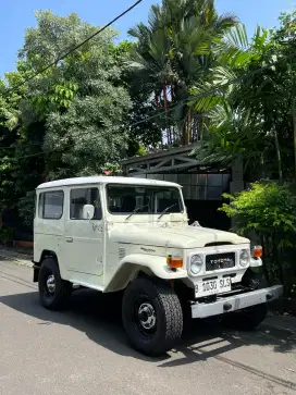 TOYOTA HARDTOP FJ40 BENSIN 1981