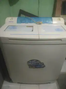 Mesin cuci 2 tabung kapasitas 10 kg Denpo