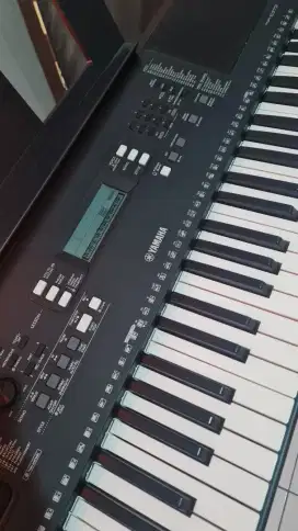 Keyboard merk Yamaha, type PSR E373