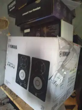 Speaker Yamaha HS4