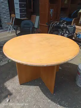 Meja makan Bundar second