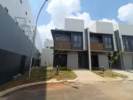 Rumah 2 Lantai di Summarecon Crown Gading Cluster Regia, Bekasi