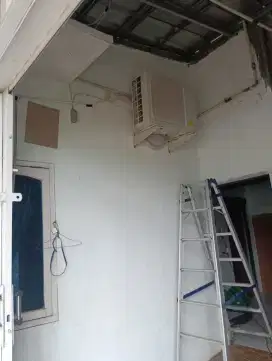Jasa servis AC kulkas frezer showcase mesin cuci dan bongkar pasang AC