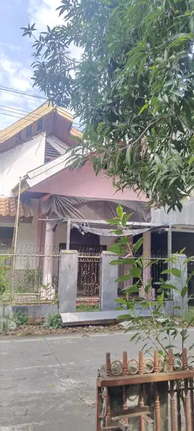 Rumah Tua Jl. Faisal Belakang RS Paramount Luas 188m2 SHM