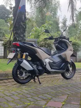 Honda ADV 160 ABS Keyless Odo 5rb thn 2024 Warna Cream Koko Motor
