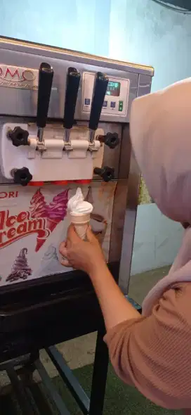 Mesin soft ice cream