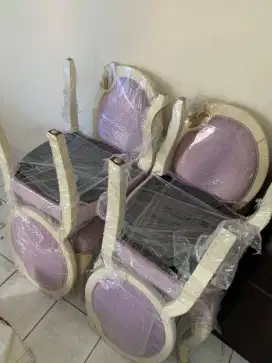 Dijual Meja Makan Bekas – Kondisi Masih Bagus!