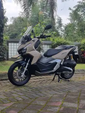 Honda ADV 160 ABS Keyless Odo 5rb thn 2024 Warna Cream Koko Motor