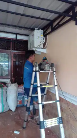 Jasa servis AC kulkas frezer showcase mesin cuci dan bongkar pasang AC