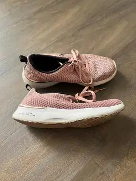 Sepatu Olahraga Cewek Skechers 38