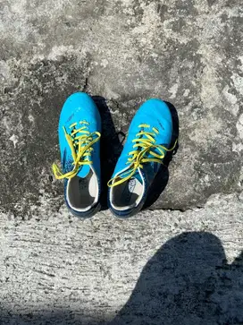 PRELOVED SEPATU UNTUK MAIN DI RUMPUT