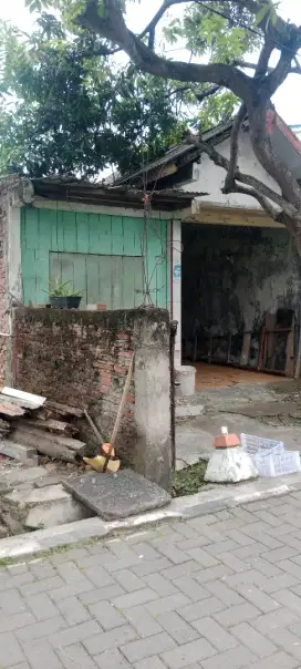 Di jual tanah bonus rumah di belakang hotel horison Majapahit