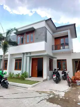 DIJUAL RUMAH BARU MEWAH DALAM CLUSTER DEKAT MIROTA GODEAN