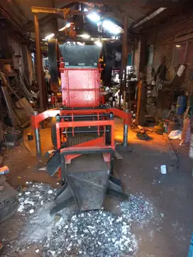 Mesin stone crusher pemecah batu maLang