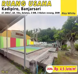 Dijual Ruang Usaha dan Kolam Renang di Kadipiro Banjarsari