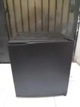 Dijual kulkas mini merk Lg