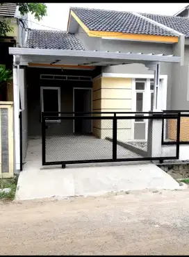 Di sewa rumah baru di komplek Holis