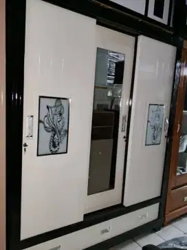 Lemari pakaian baru, bisa cicilan ringan pakai home credit
