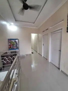 Kontrakan 2 Lantai lt72 di Mahkota Regency, depan Unsika Karawang